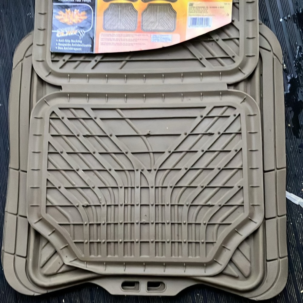ArmorAll® Tan All-Weather Protection Universal 4-Piece Rubber Floor Mats - Picture 9 of 9